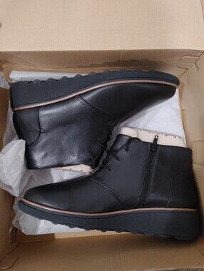 🧡BRAND NEW CLARKS BLACK GENUINE LEATHER ANKLE BOOTS/ CHUKKAS WOMANS SIZE 9.5W